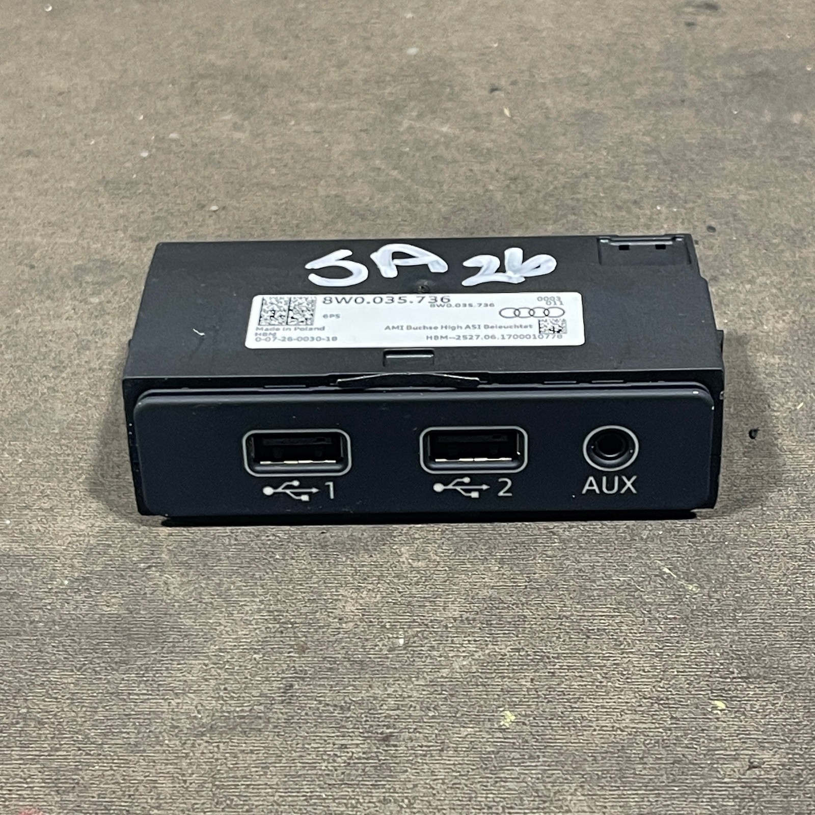 2017-2020 AUDI A4 CENTER CONSOLE USB PORT AUX JACK 8W0 035 736 OEM