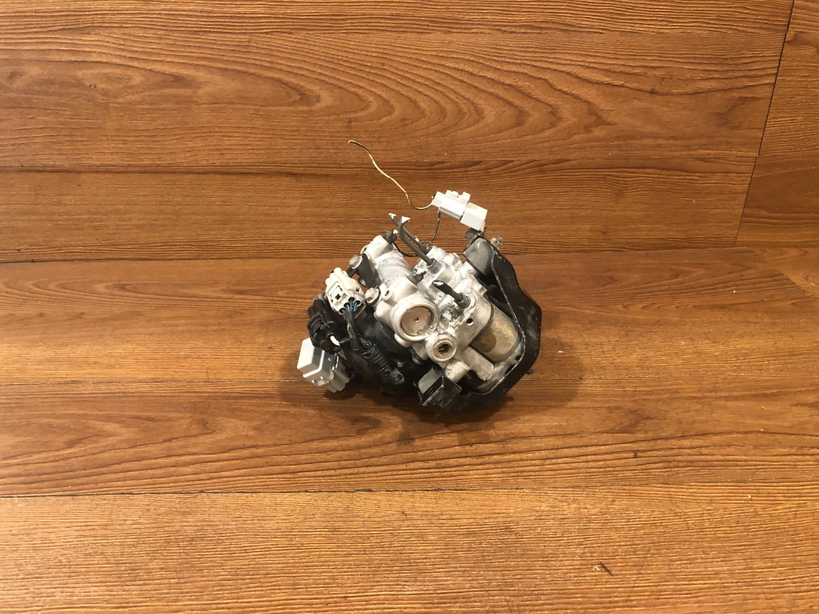 1993-1997 TOYOTA LAND CRUISER LEXUS LX450 ABS BRAKE PUMP ANTI LOCK ACTUATOR OEM 1993-1997 TOYOTA LAND CRUISER LEXUS LX450 ABS BRAKE PUMP ANTI LOCK ACTUATOR OEM