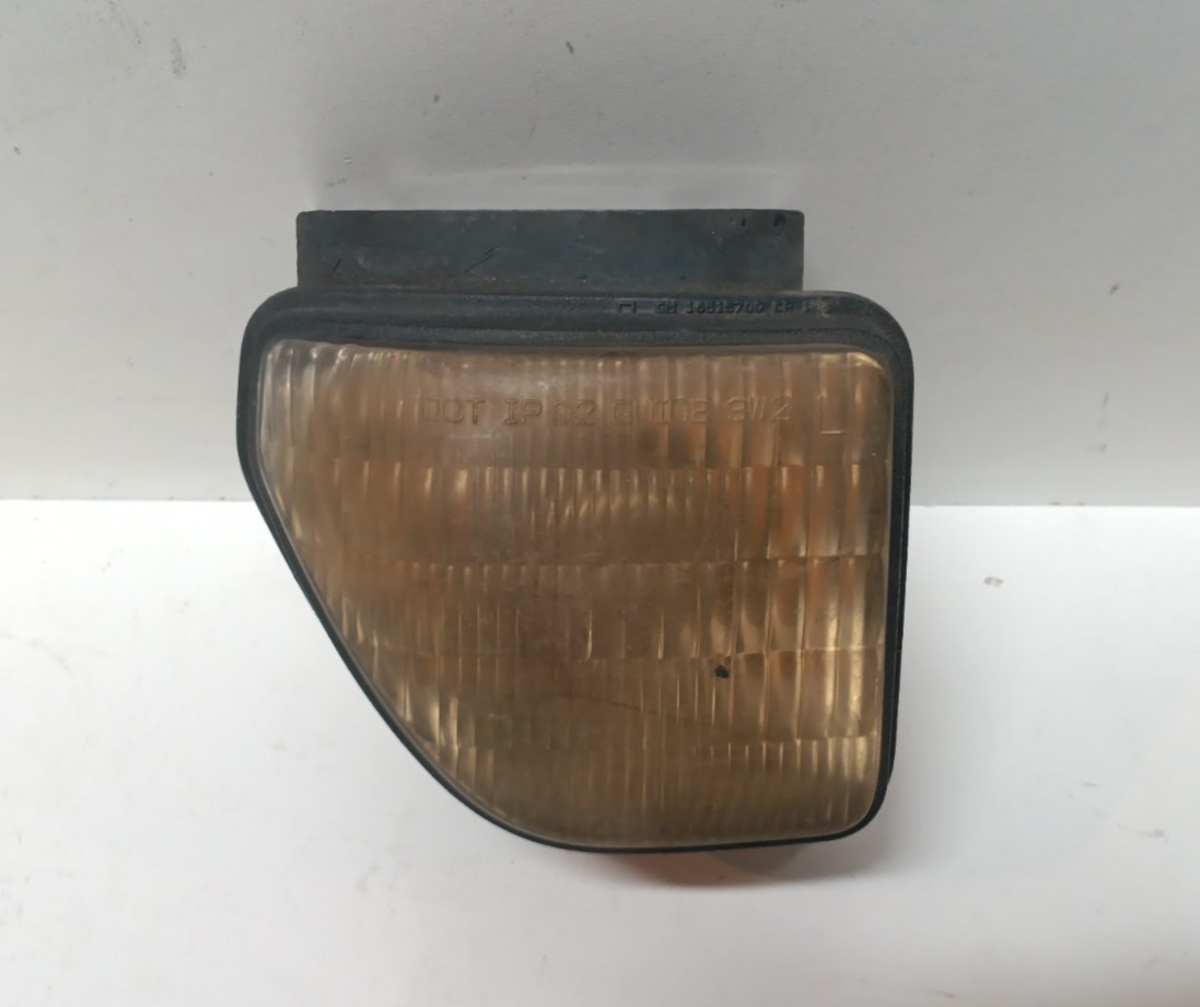 1993-1997 OLDSMOBILE CUTLASS LEFT SIDE TURN SIGNAL BESIDE HEADLAMP OEM 116-00874