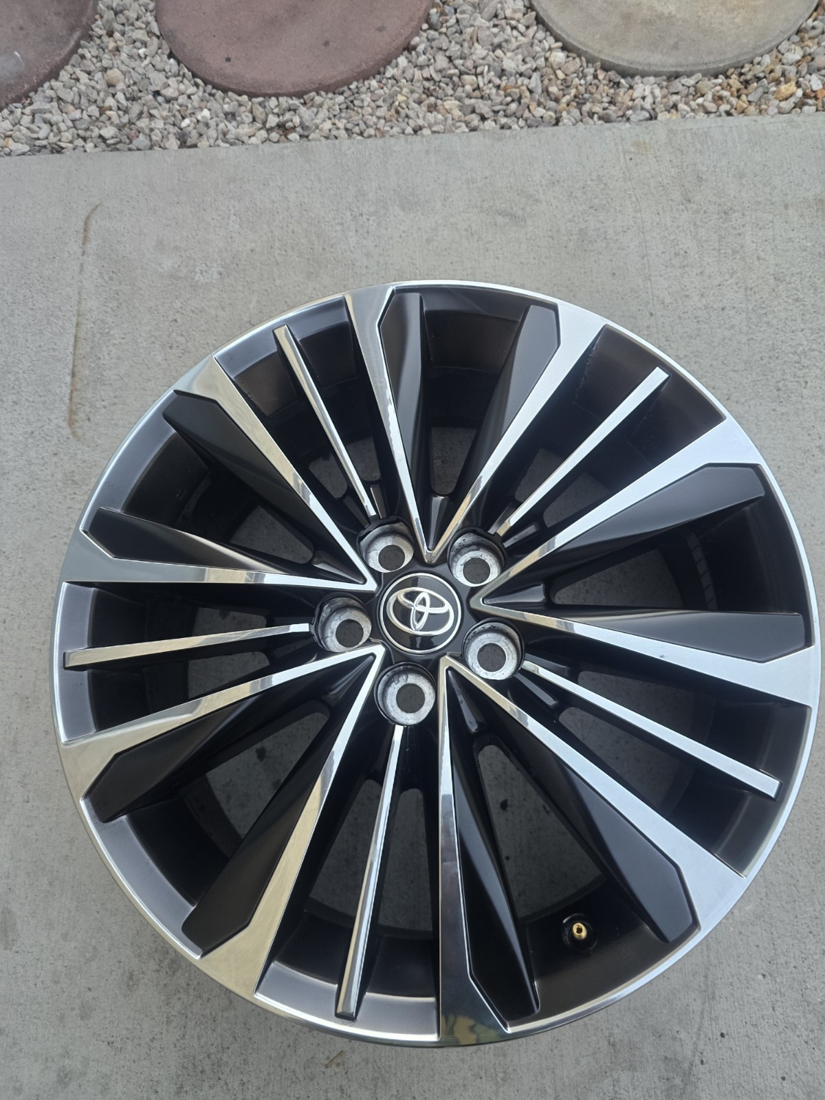 20” Toyota Grand Highlander Platinum 1 Wheel Rim Factory OEM Original 4260D0E051 20” Toyota Grand Highlander Platinum 1 Wheel Rim Factory OEM Original 4260D0E051