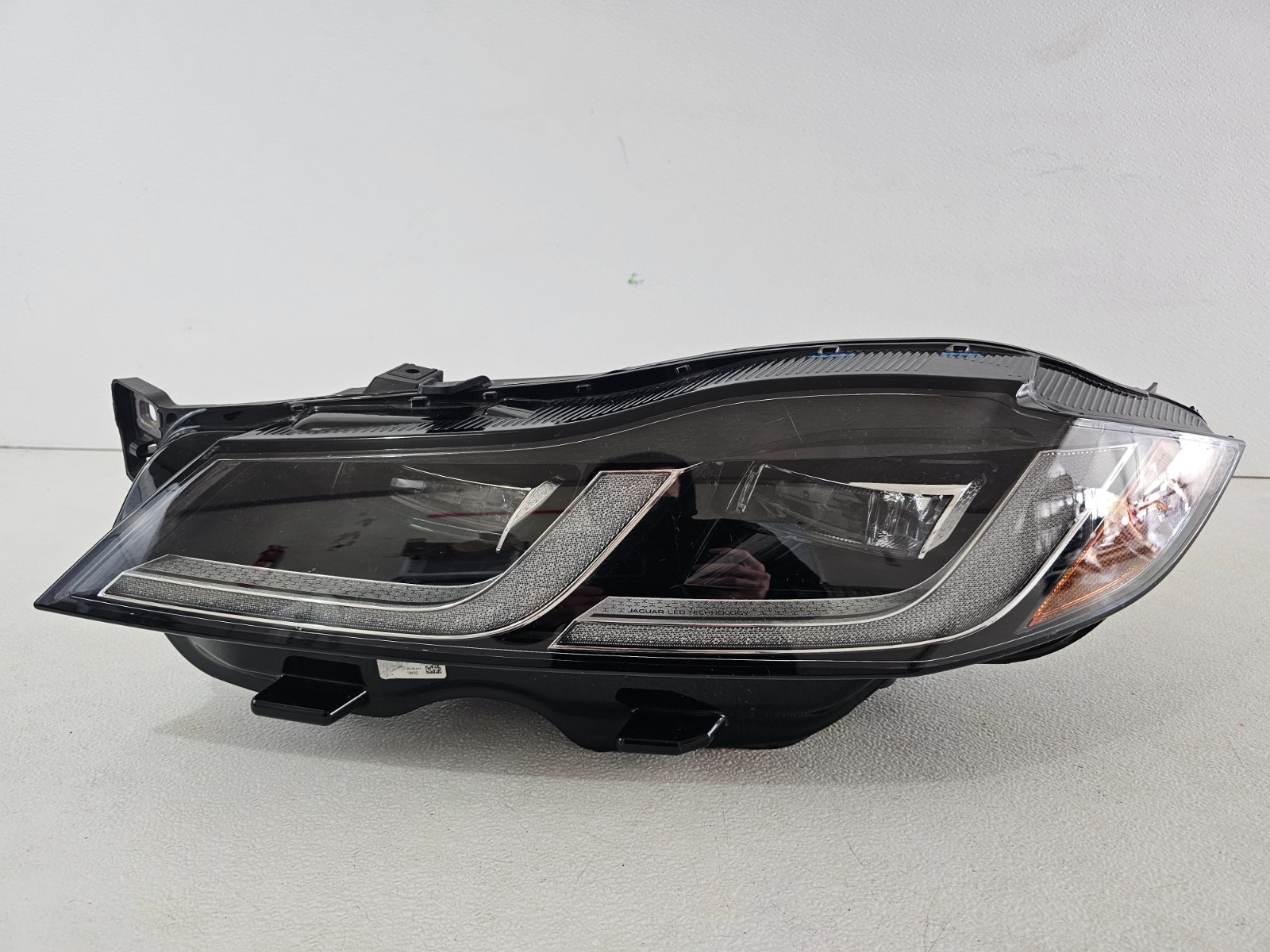 21 22 23 2021-2023 Jaguar Xf F Pace Mk83-13w030-ce Left LED Headlight Oem 21 22 23 2021-2023 Jaguar Xf F Pace Mk83-13w030-ce Left LED Headlight Oem