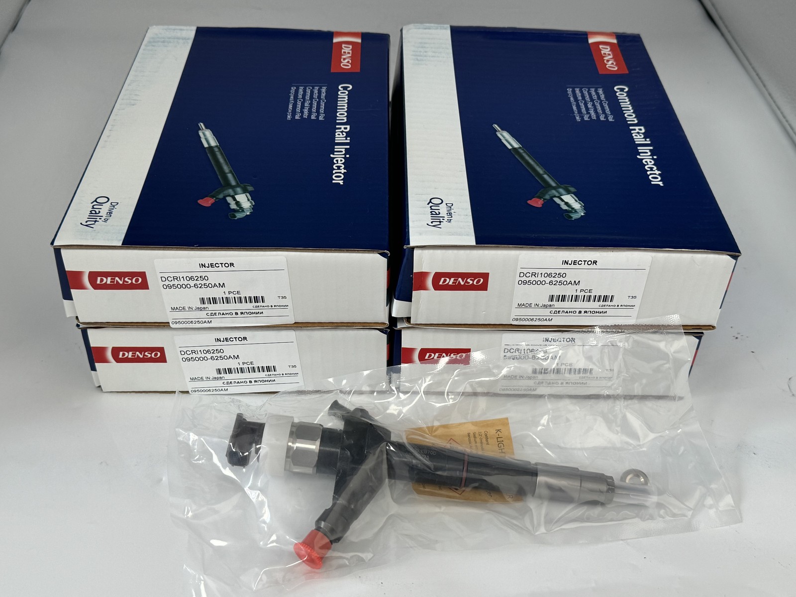 4x Fuel Injectors 095000-6250 16600-EB70A For Nissan YD25DDTI Navara D22 DENSO
