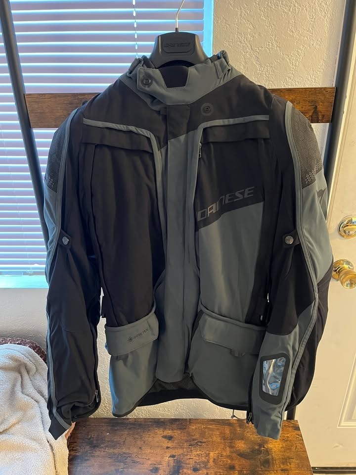 Dainese D-Explorer 2 Gore-Tex Jacket - 52 Tall (US 42) Dainese D-Explorer 2 Gore-Tex Jacket - 52 Tall (US 42)