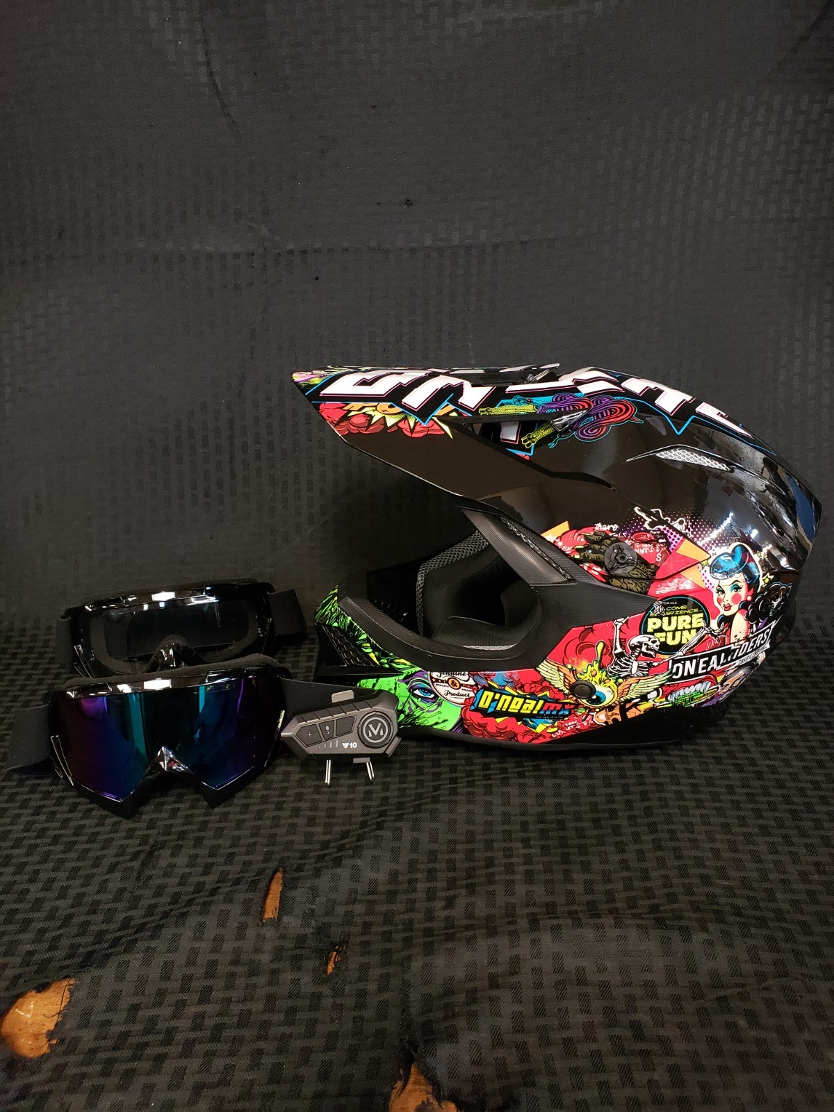 512302 - O'Neal 3 Series Crank Motocross Helmet W/ Y10 BT Headset & Mic 
