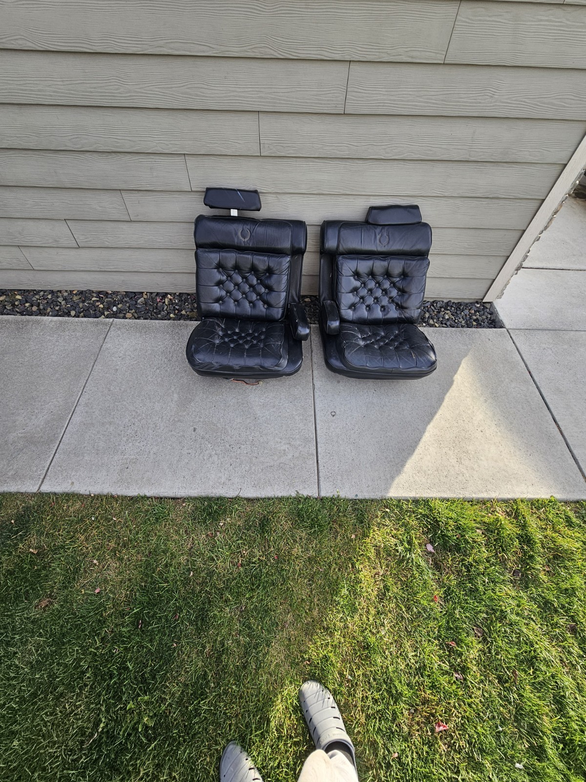 87- 92 Cadillac Brougham DeElegance Black Leather seats  FRONT DRIVER PASSENGER