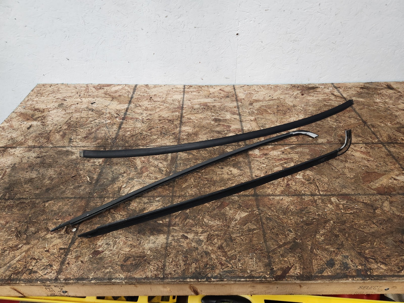 1986.5-1992 TOYOTA SUPRA MK3 A70 FRONT WINDSHIELD GLASS REVEAL TRIM MOULDINGS OE