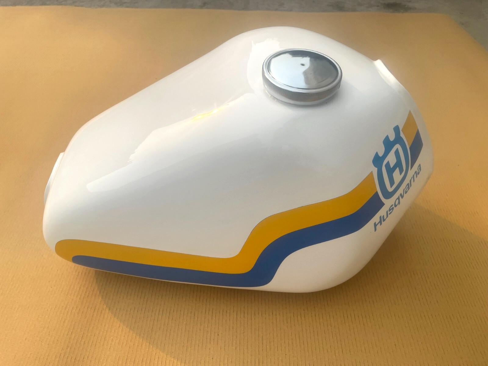 HUSQVARNA CR WR XC 250 430 1981- 1982 White Painted Alloy Petrol Gas Tank +Cap