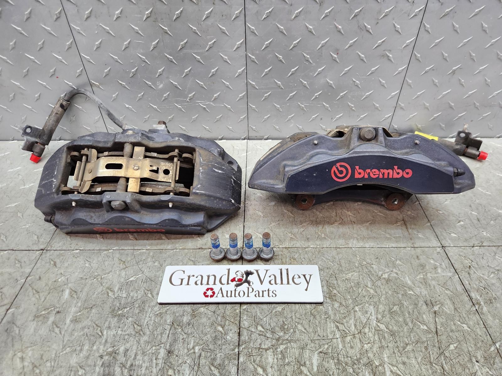 2015-2023 Mustang GT Brembo Brake Caliper FRONT PAIR 6 Piston Used 56k Miles OEM