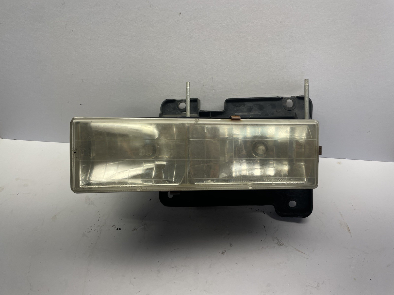 Fits 1992-1999 ChevroletTruck Left Headlight Assembly Fits 1992-1999 ChevroletTruck Left Headlight Assembly