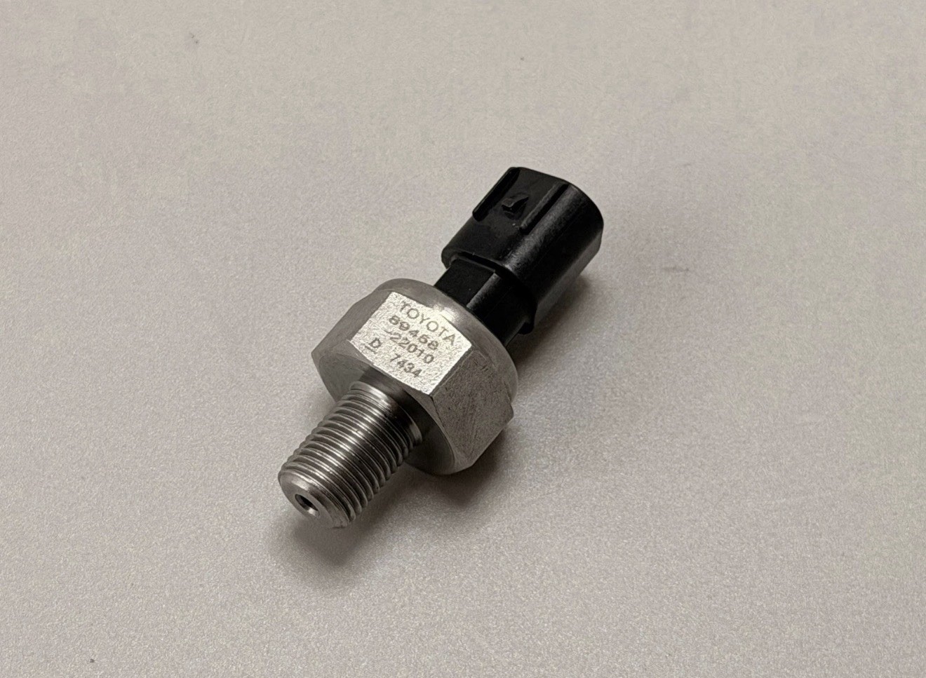 TOYOTA LEXUS Genuine OEM Fuel Pressure Sensor 89458-22010 RAV4 LS460 New TOYOTA LEXUS Genuine OEM Fuel Pressure Sensor 89458-22010 RAV4 LS460 New