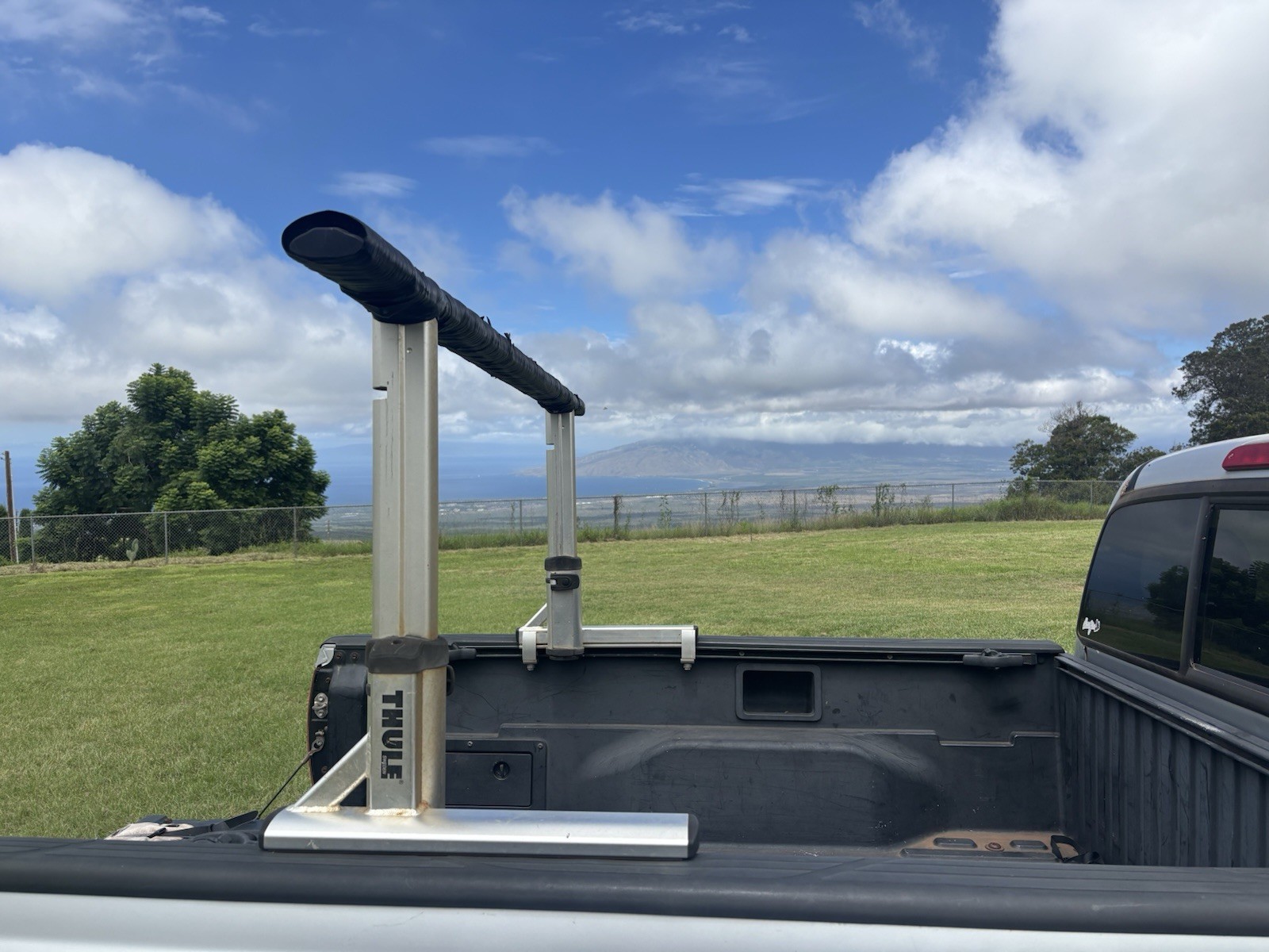 Thule Single Truck Rack (READ DESCRIPTION) Thule Single Truck Rack (READ DESCRIPTION)