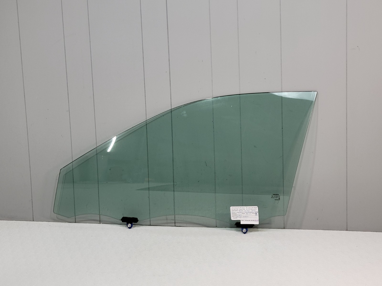 2015-2017 Toyota SE Front Driver Left Door Window Moveable Glass OEM