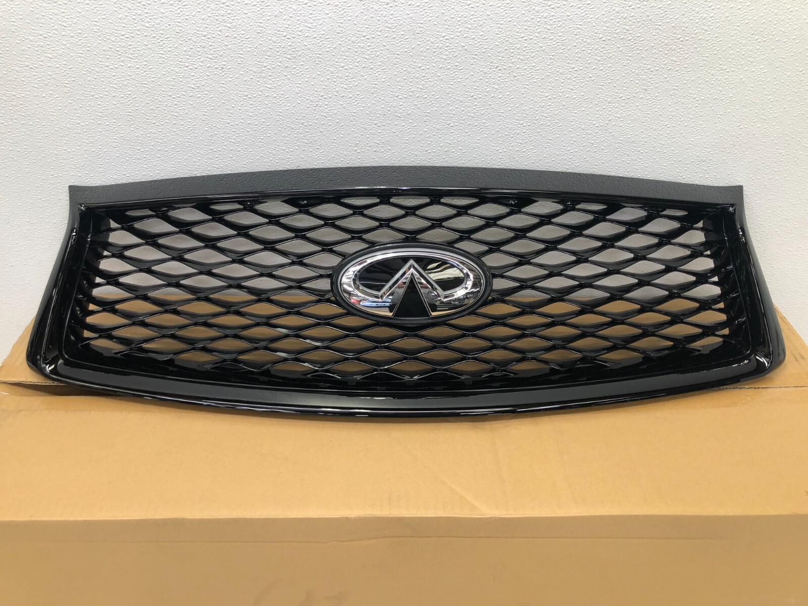 NEW 18-22 Infiniti Q50 Sport Black Grille W/ Radiant Illuminated Emblem OEM NEW 18-22 Infiniti Q50 Sport Black Grille W/ Radiant Illuminated Emblem OEM