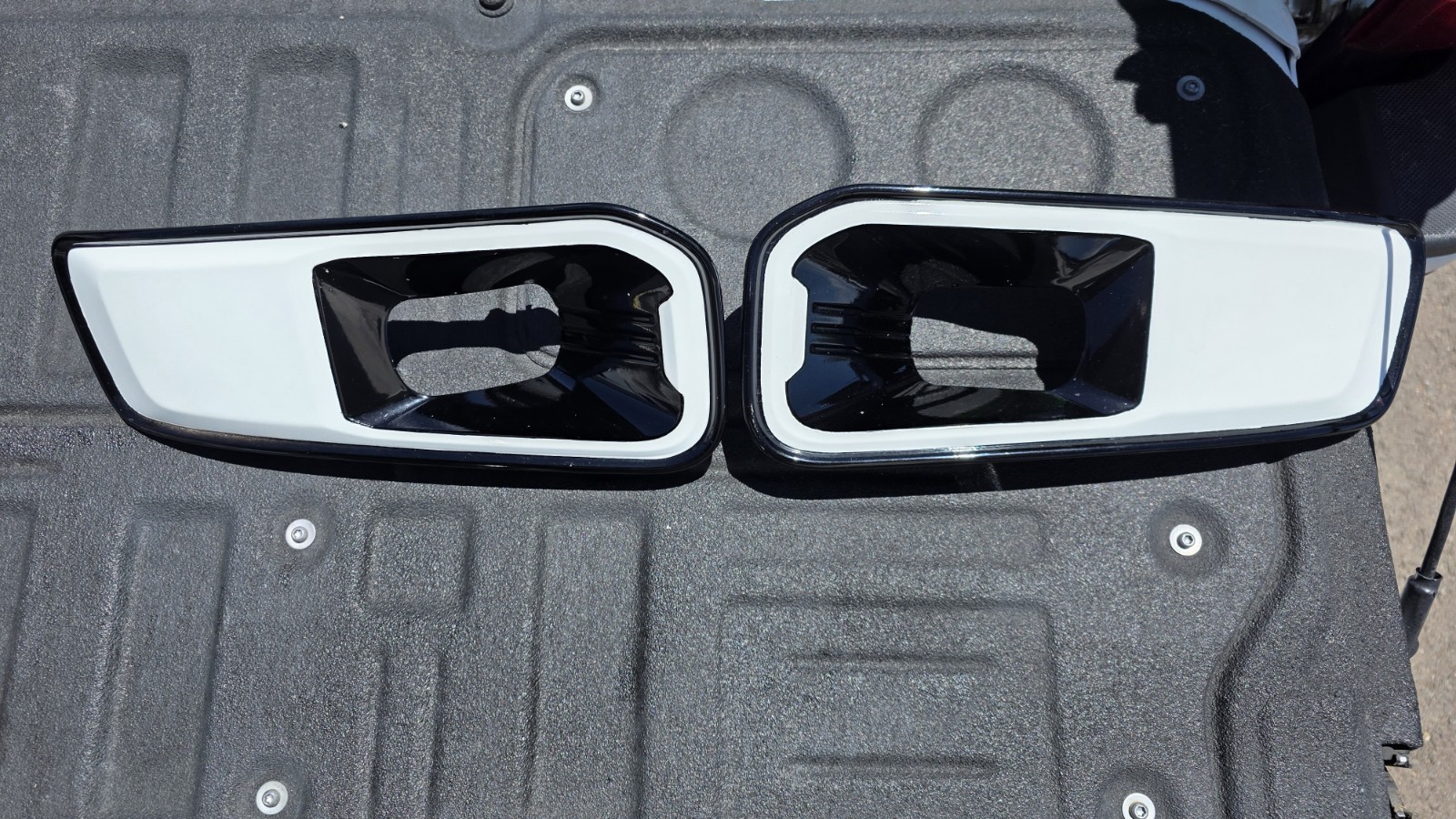 23-26 Ford Superduty OEM Fog Light Bezels - Paint Matched 23-26 Ford Superduty OEM Fog Light Bezels - Paint Matched