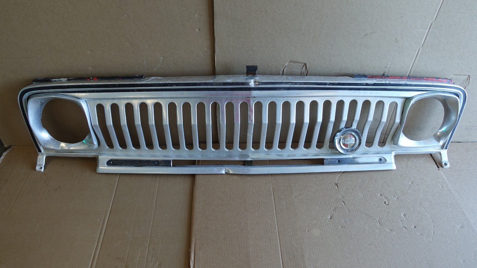 JEEP GRAND WAGONEER 1966-1969 OEM FRONT GRILL JEEP GRAND WAGONEER 1966-1969 OEM FRONT GRILL