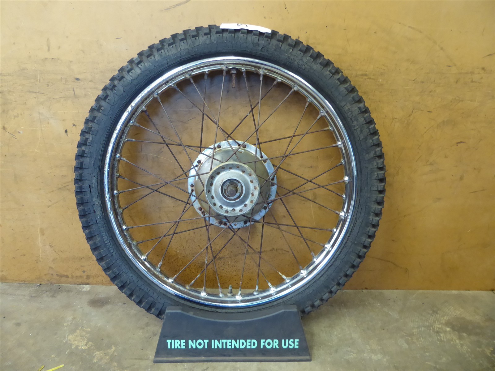 1974 Triumph TR5T Trophy Trail S21187. front wheel rim 21in conical 