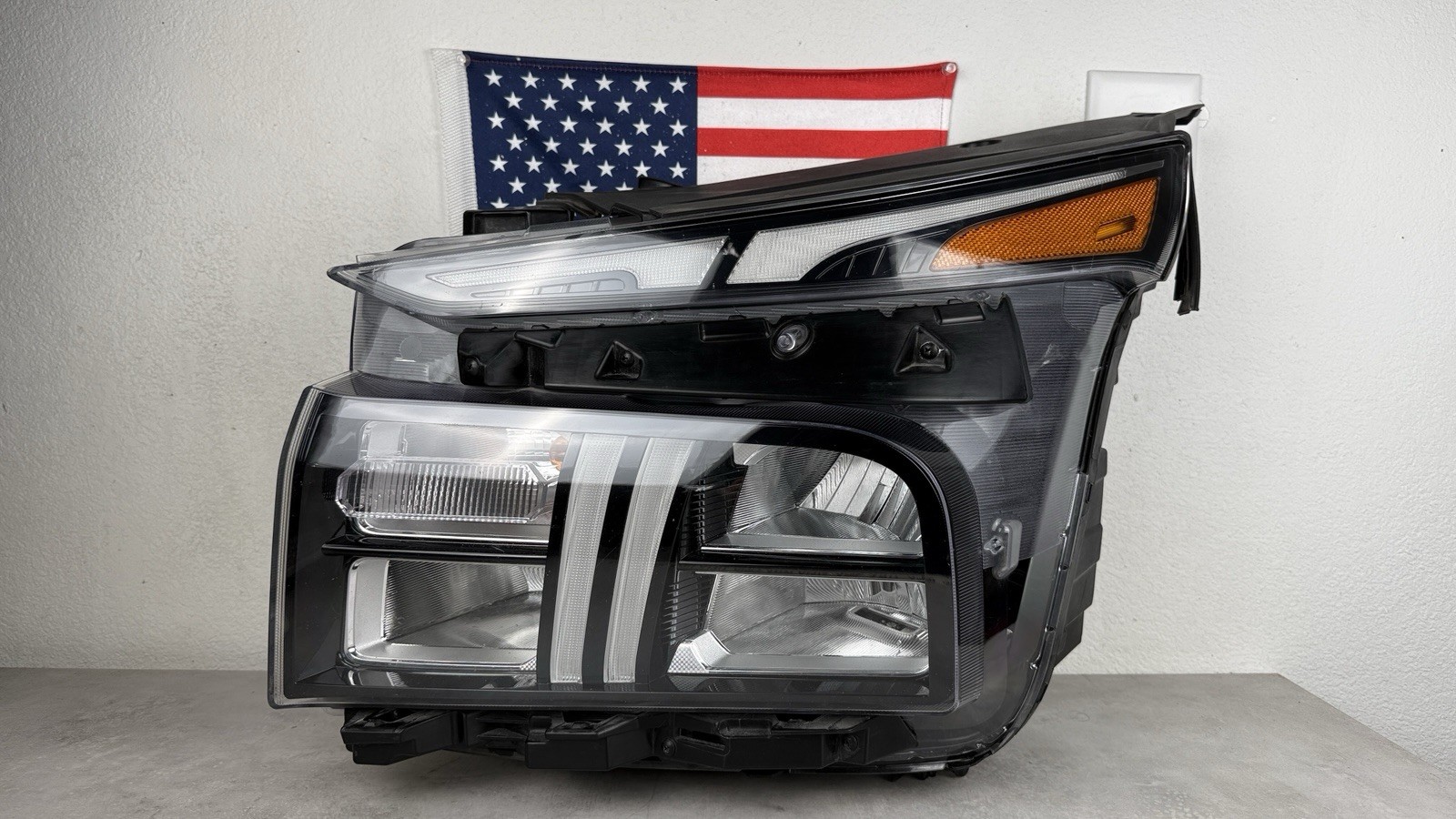 OEM 2021 2022 2023 HYUNDAI SANTA FE LED HEADLIGHT REFLECTOR STYLE LH NICE