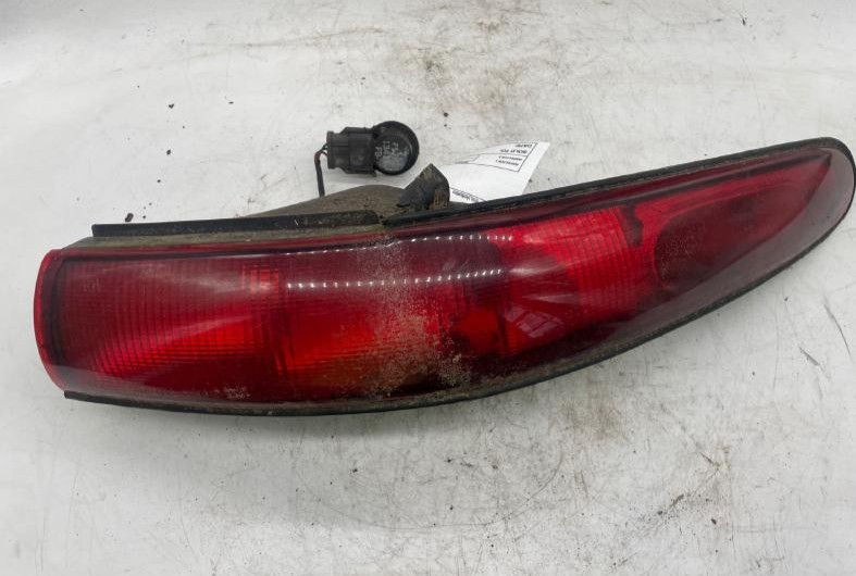 1998-1999 Mercury Sable Driver Tail Light Sedan Quarter Panel Mounted Used