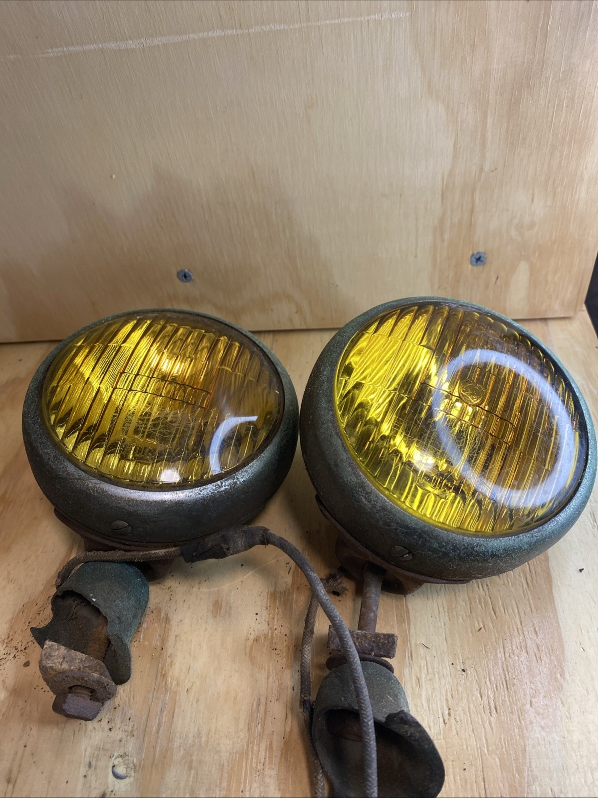 Vintage AMBER Round Lights UNTESTED Pair 40s-50s ? Vintage AMBER Round Lights UNTESTED Pair 40s-50s ?
