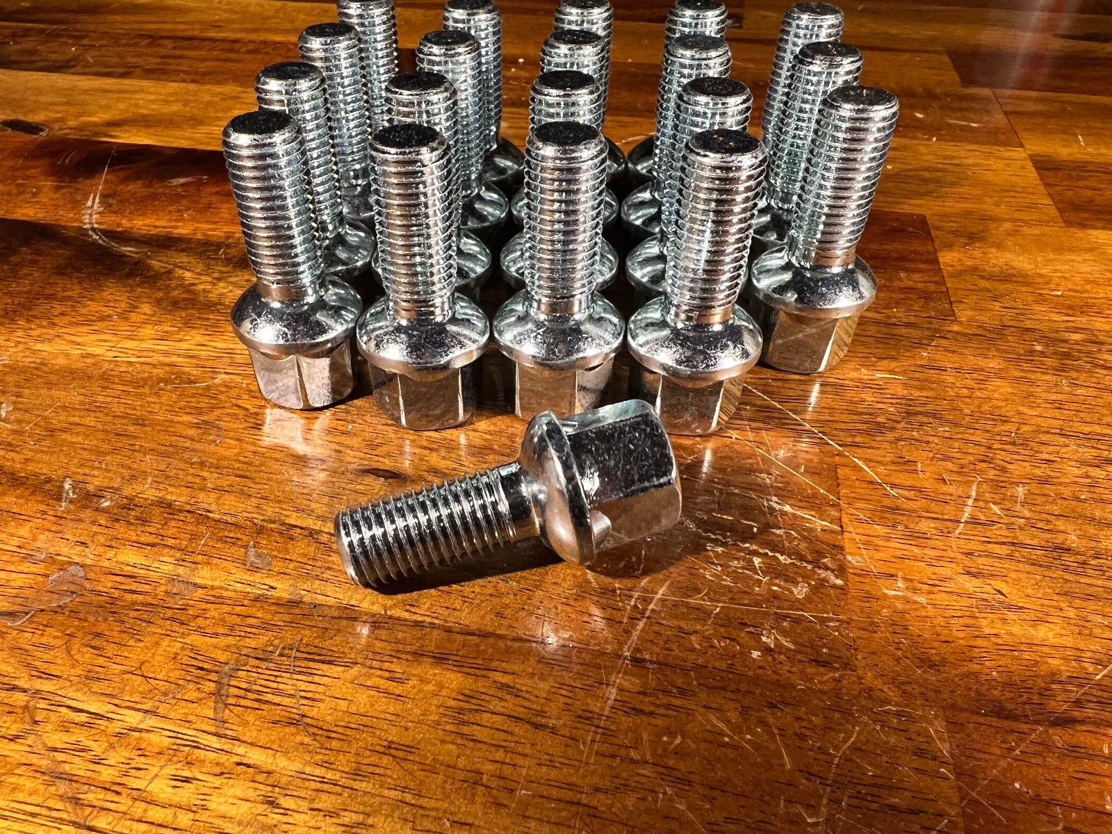 Set of 20 Wheel Lug Bolts M12x1.5 26mm R14 Ball Seat 17mm Hex Mercedes Benz TUV