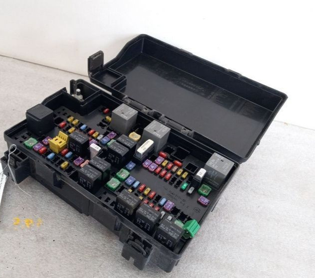 2015-2022 Dodge Ram 1500 Power Distribution Center 5.7L Engine Fuse Box Oem