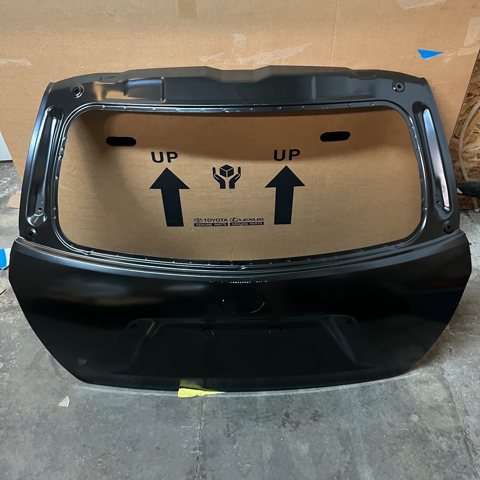 OEM 2008 - 2013 Toyota Highlander Rear Liftgate Tailgate Trunk Lid 67005-0E252 OEM 2008 - 2013 Toyota Highlander Rear Liftgate Tailgate Trunk Lid 67005-0E252