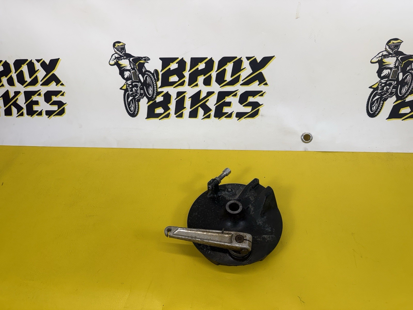 1982 Suzuki RM125 RM 125 Front Brake Panel Drum Shoes 81-83 1982 Suzuki RM125 RM 125 Front Brake Panel Drum Shoes 81-83