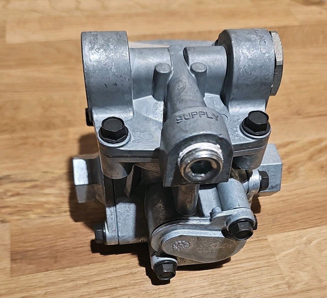 Haldex Air Brake Valve 06721 N50008A, 19207-12442787 FMTV LMTV MTV M1078 NEW Haldex Air Brake Valve 06721 N50008A, 19207-12442787 FMTV LMTV MTV M1078 NEW