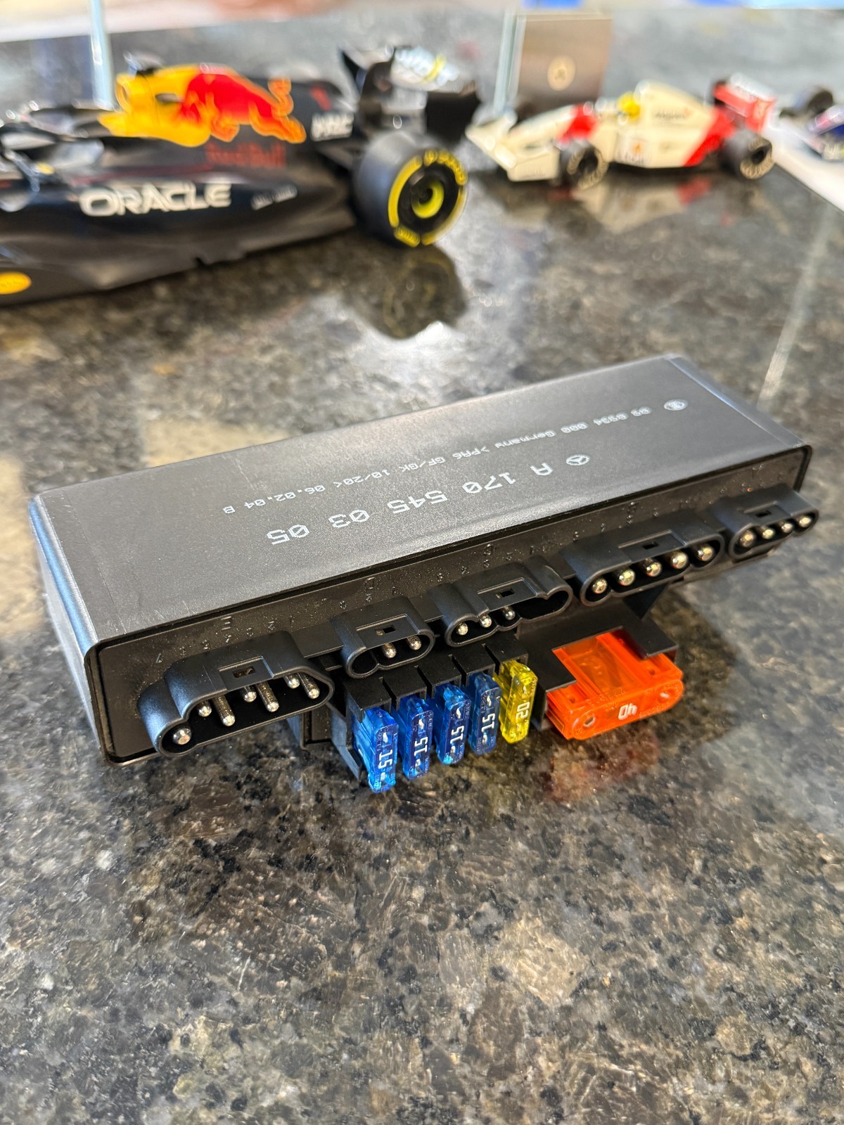 97-04 Mercedes R170 Fuse Relay Junction Box 170-545-03-05 OEM 97-04 Mercedes R170 Fuse Relay Junction Box 170-545-03-05 OEM