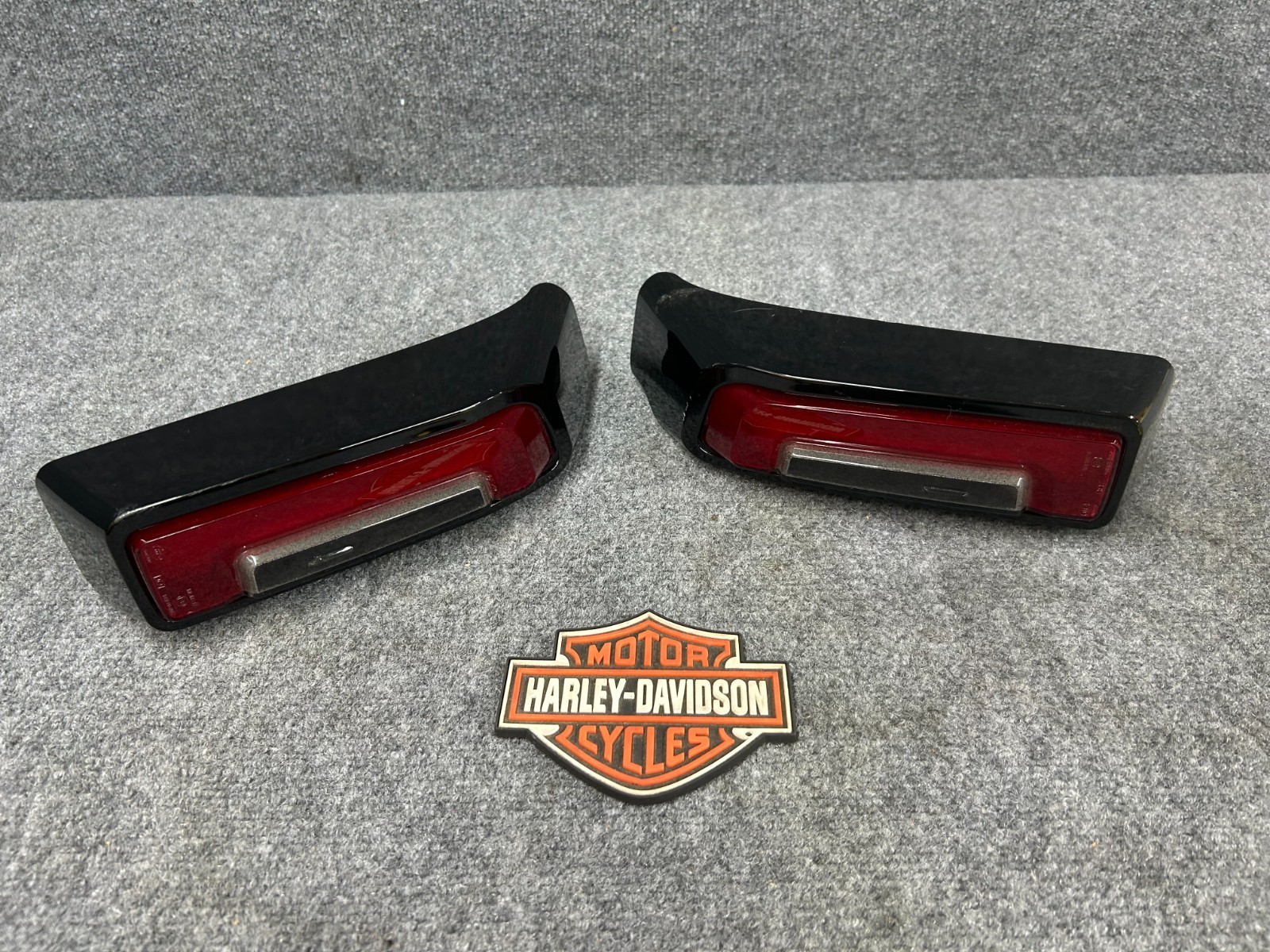 OEM HARLEY-DAVIDSON \'24-\'26 Road Glide Taillights 67801332/67801333
