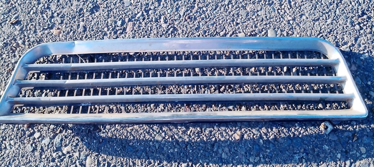 Datsun Roadster 1600 front grill (1966-1970) Used Datsun Roadster 1600 front grill (1966-1970) Used