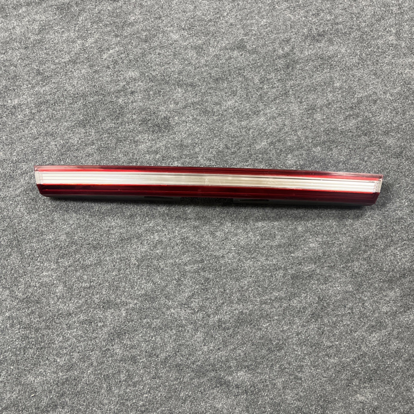 2011-2013 Honda Odyssey Rear Trunk Liftgate Center Trim Molding Reflector OEM 2011-2013 Honda Odyssey Rear Trunk Liftgate Center Trim Molding Reflector OEM