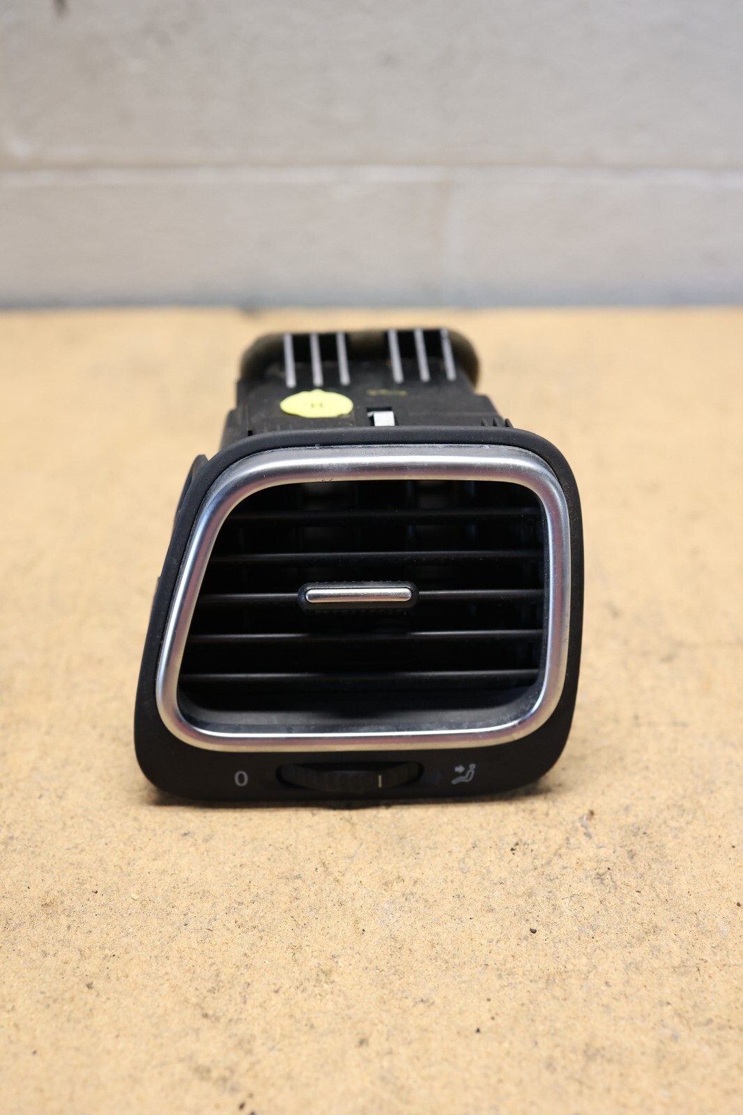 08-11 VOLKSWAGEN EOS LEFT DRIVER SIDE AIR VENT 1Q0819703G 1Q0819709B