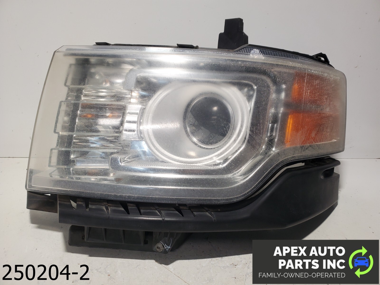OEM 2009-2012 Ford Flex 3.5L Driver Headlight Xenon HID Clear Background