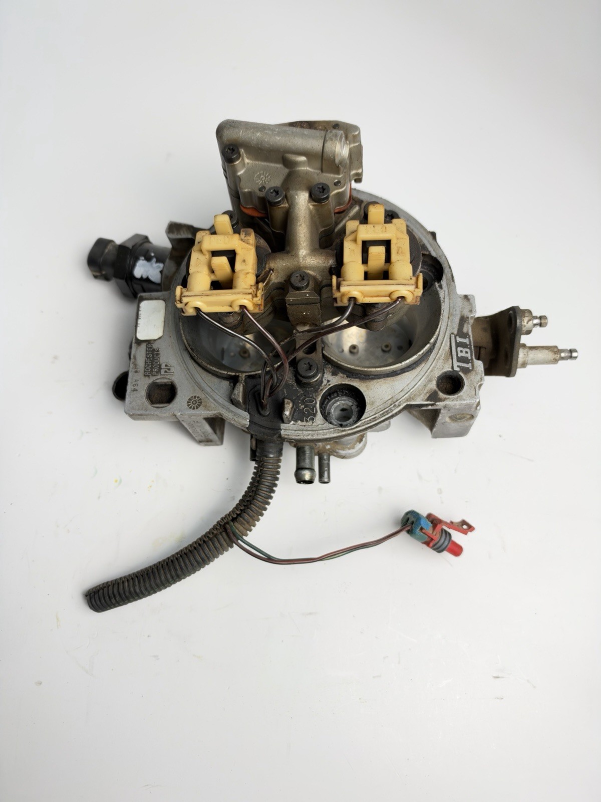 1991-1995 Chevrolet 1500 2500 GMC Truck Throttle Body 17093030 5.7L TBI Oem Used 1991-1995 Chevrolet 1500 2500 GMC Truck Throttle Body 17093030 5.7L TBI Oem Used