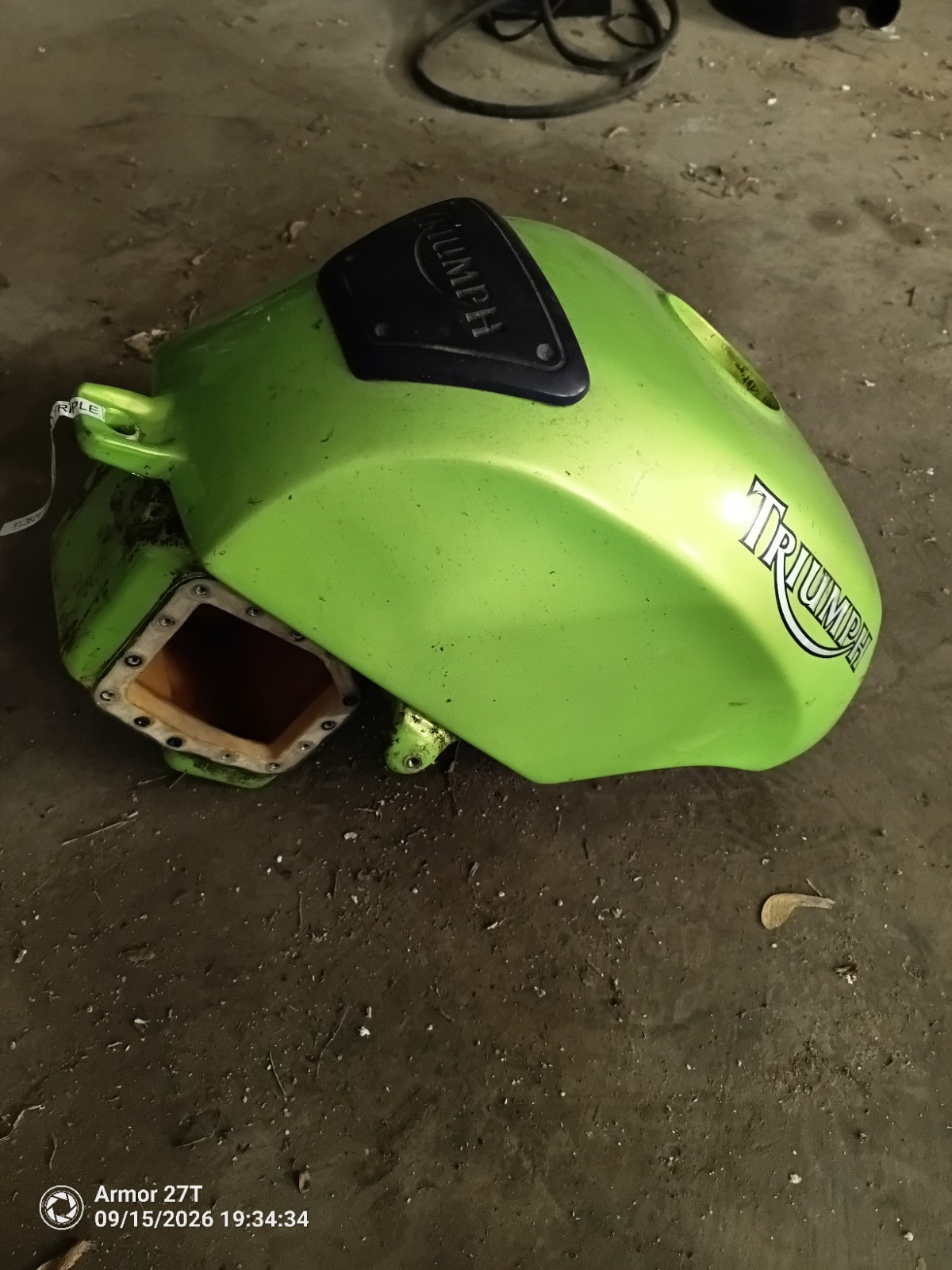 1997 triumph daytona 955i fuel tank ( Used No Cap) 