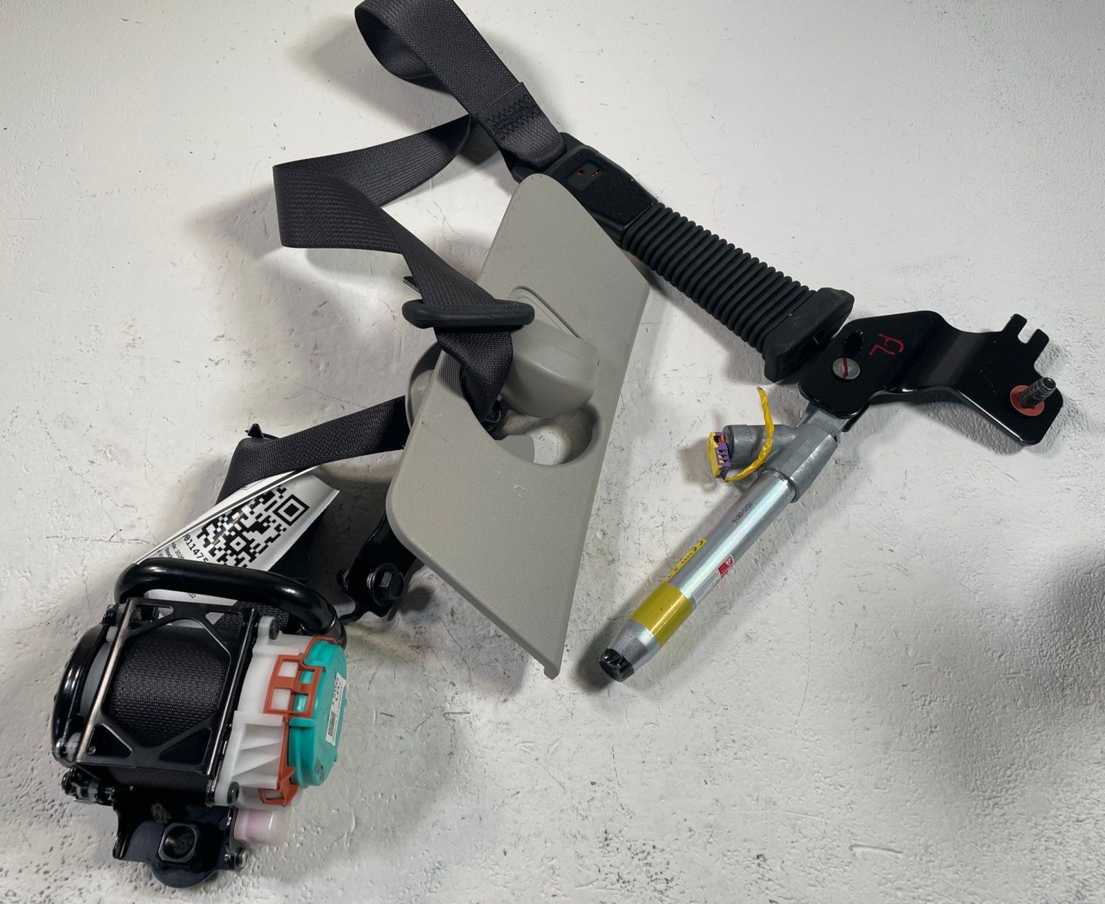 2023 - 2026 KIA SPORTAGE FRONT LEFT DRIVER SIDE SEAT BELT RETRACTOR # 114750