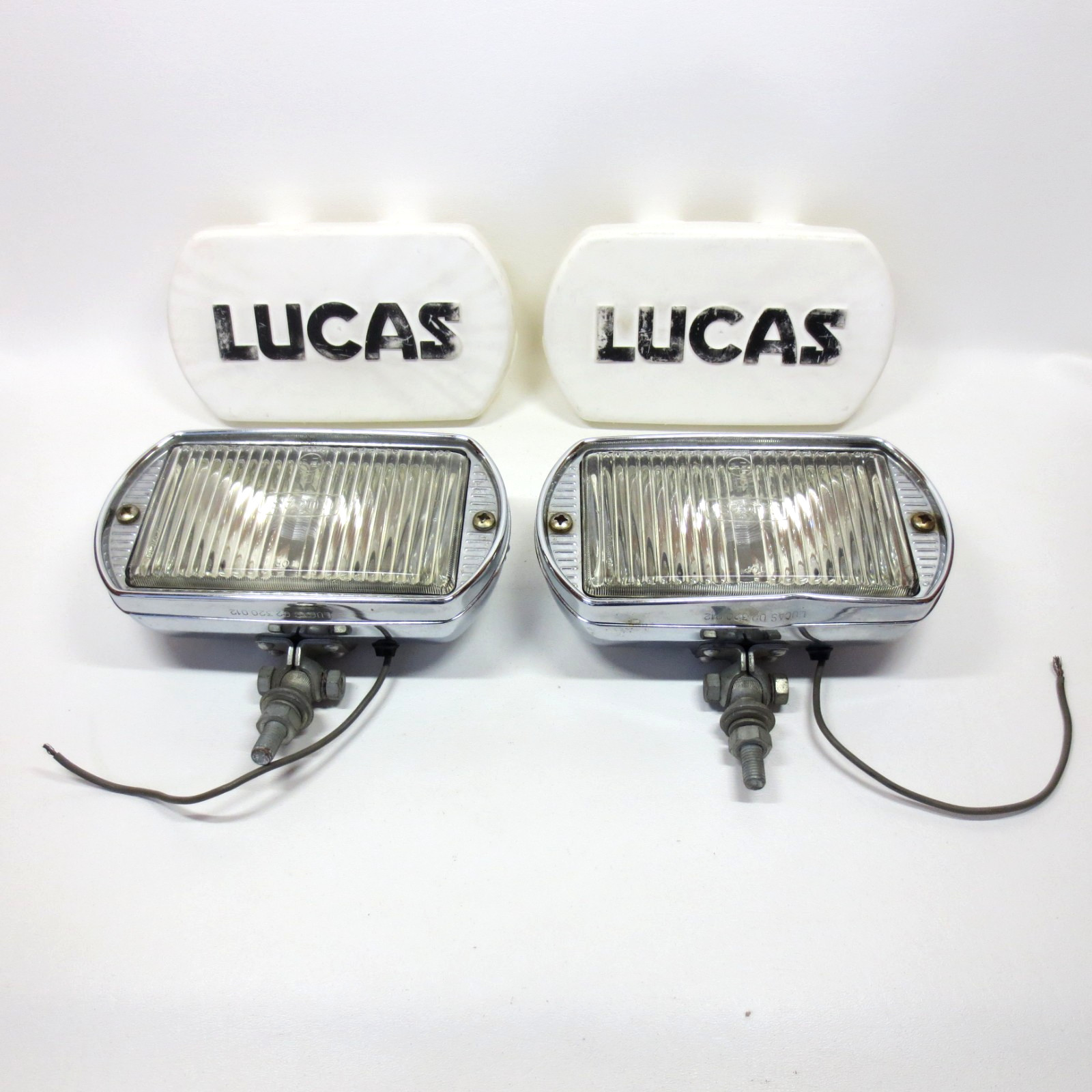 Lucas Fog Light 02.320.012 SAE F74 with White Cover Made In Italy Chrome Lucas Fog Light 02.320.012 SAE F74 with White Cover Made In Italy Chrome