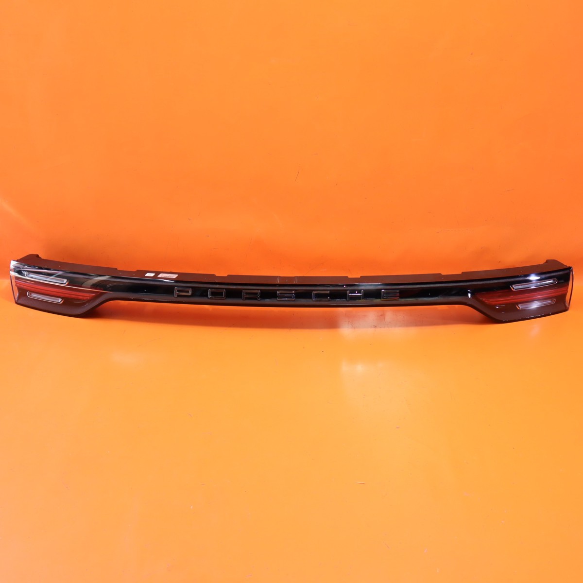 PORSCHE CAYENNE TRUNK TAIL LIGHT LED CENTER 2019-2021 2022 2023 9Y0945081AE OEM