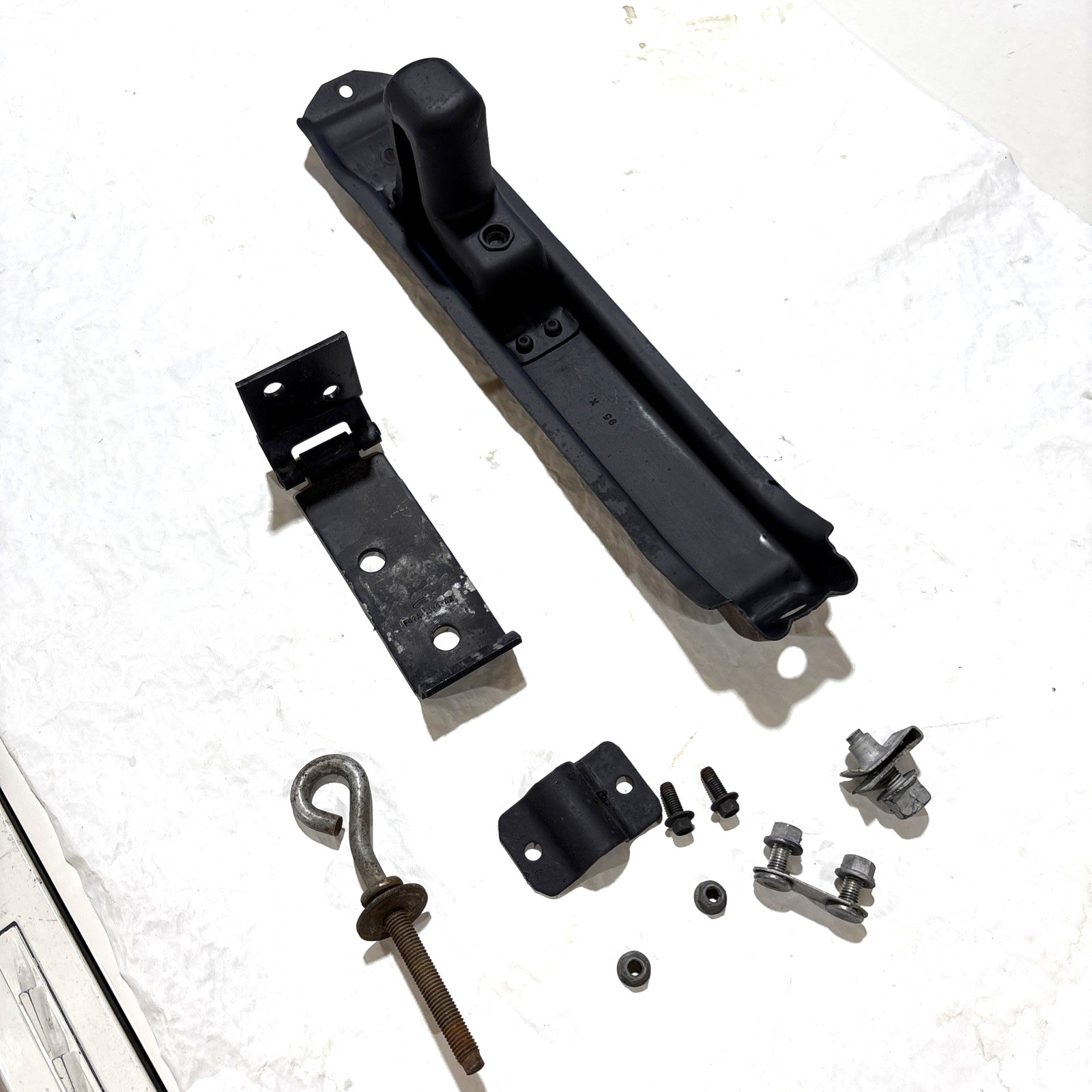 1983-1997 Ford Ranger spare tire carrier (original) Mazda B-Series 1983-1997 Ford Ranger spare tire carrier (original) Mazda B-Series