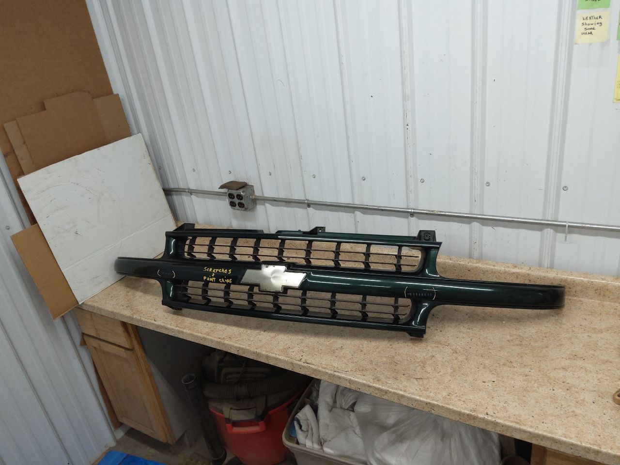 Grille Excluding Ltz Body Colored Fits 01-06 SUBURBAN 1500 309926
