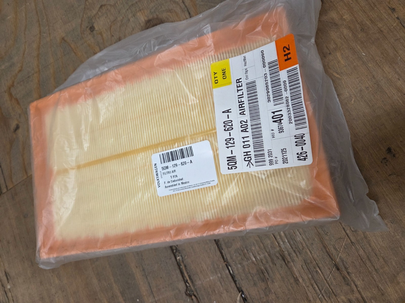 Brand New Genuine Volkswagen  5QM-129-620-A - Engine Air Filter Save Over Dealer