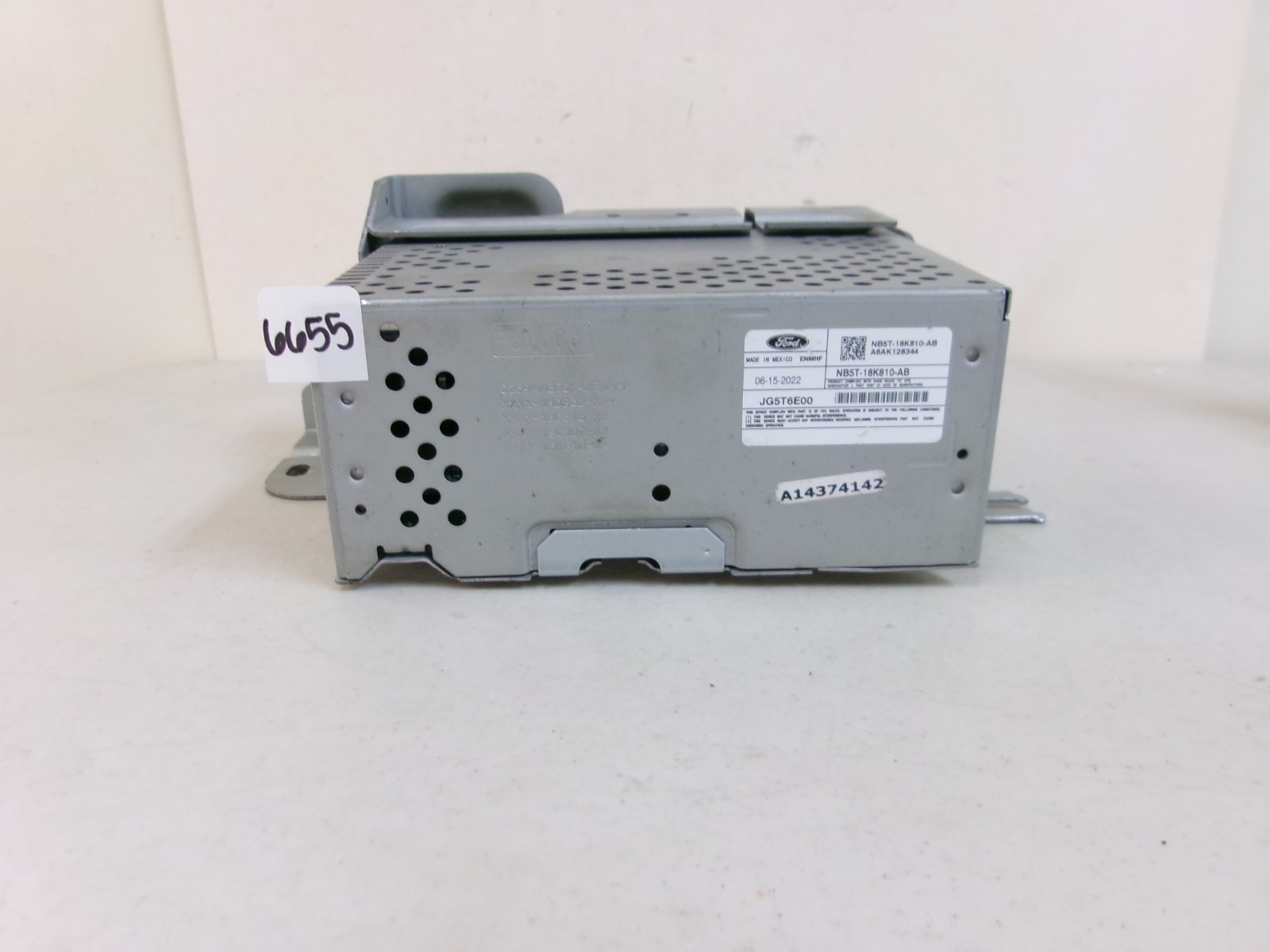 2020-22 Ford Explorer Radio Sat Head Unit NB5T-18K810-AB 2020-22 Ford Explorer Radio Sat Head Unit NB5T-18K810-AB