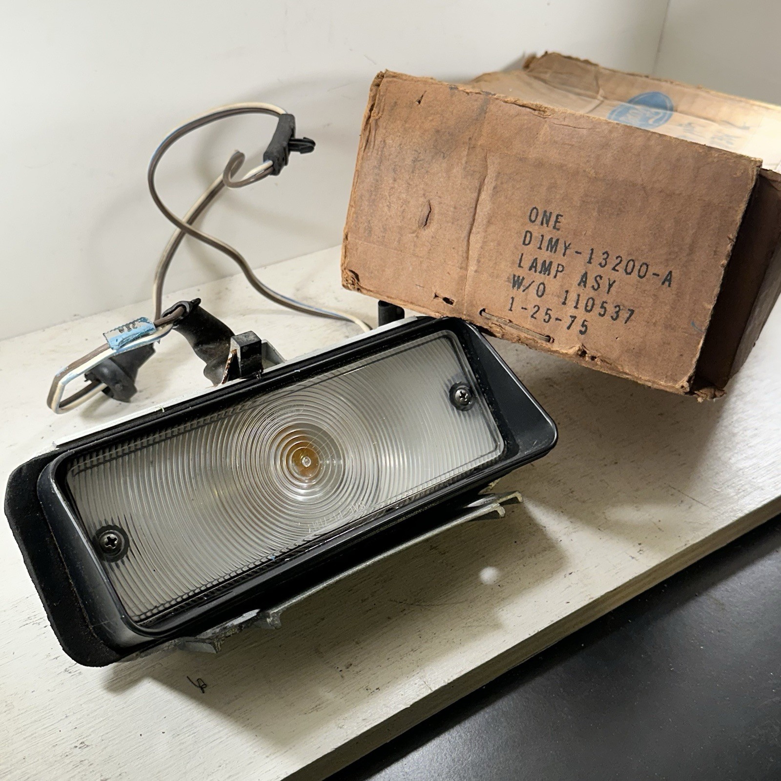 New OEM FORD D1MY-13200-A MERCURY MONTEREY 1971-72 2 DOOR HARDTOP PARKING LIGHT New OEM FORD D1MY-13200-A MERCURY MONTEREY 1971-72 2 DOOR HARDTOP PARKING LIGHT