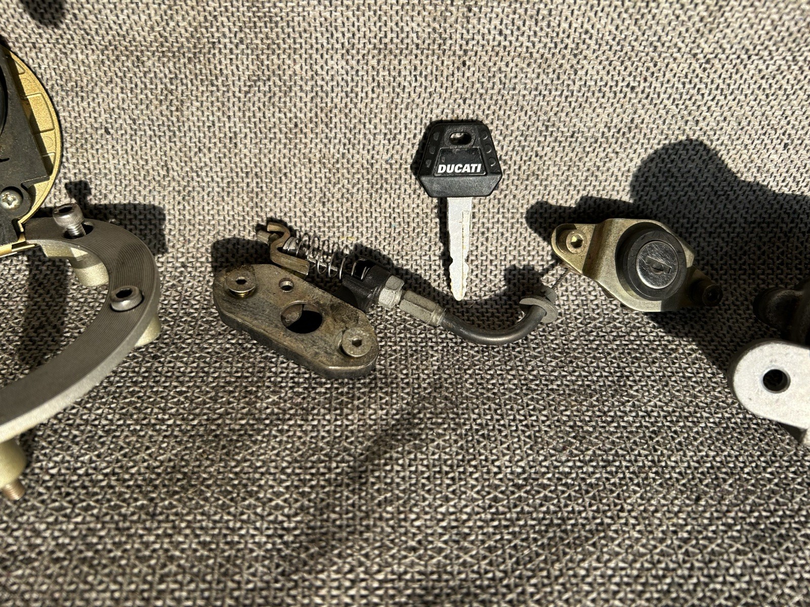 1998 98-01 Ducati M750 Monster 750 Ignition Switch Lock Set Fuel Gas Cap Key OEM 1998 98-01 Ducati M750 Monster 750 Ignition Switch Lock Set Fuel Gas Cap Key OEM