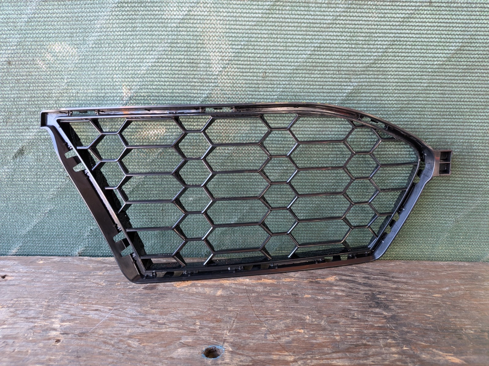 2021-2026 BMW M3 M4 G80 G82 RIGHT FRONT LOWER BUMPER GRILLE 8069439 OEM 2021-2026 BMW M3 M4 G80 G82 RIGHT FRONT LOWER BUMPER GRILLE 8069439 OEM