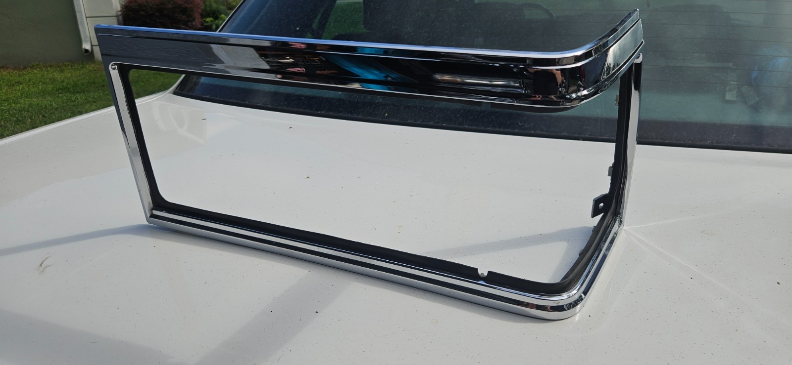 90-92 Cadillac Fleetwood Brougham Corner Turn Signal chrome bezel LH GM 20686327