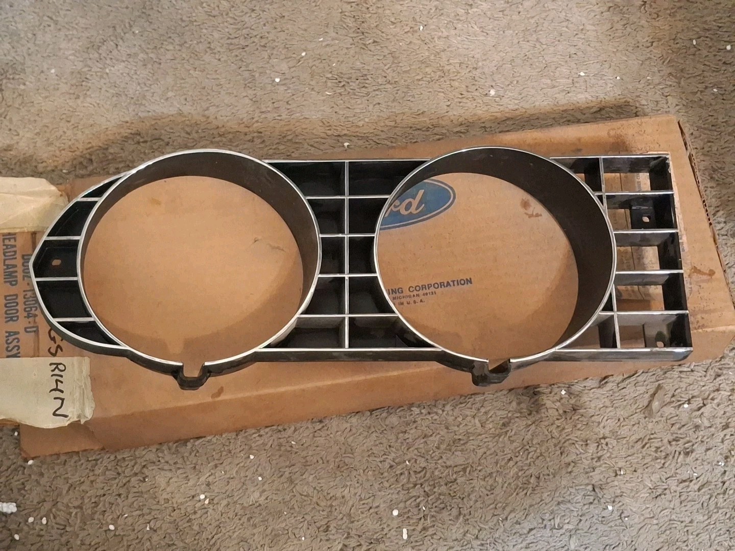 NOS 1970 FORD TORINO / RANCHERO GRILLE HEADLIGHT BEZEL OEM D0OZ-13064-D FOMOCO NOS 1970 FORD TORINO / RANCHERO GRILLE HEADLIGHT BEZEL OEM D0OZ-13064-D FOMOCO
