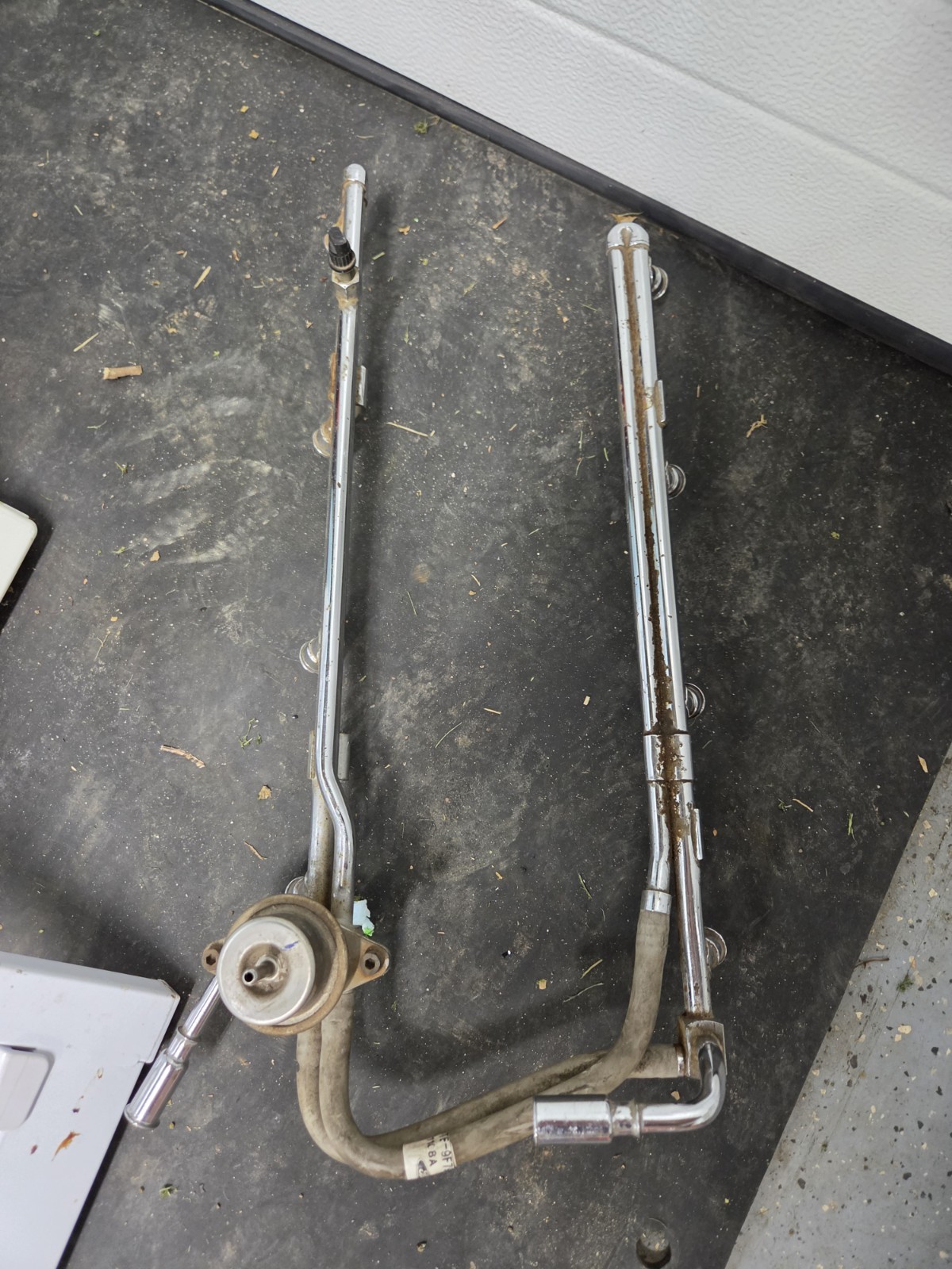 1993-95 Ford F150 F250 Lightning GT40 Fuel Rails 351 Intake Manifold 5.8L EFI 1993-95 Ford F150 F250 Lightning GT40 Fuel Rails 351 Intake Manifold 5.8L EFI