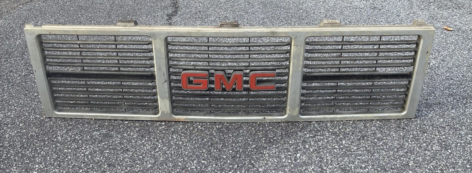 OEM 1985-1988 GMC Truck SUV Suburban Front Grille  GM